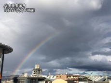 
街を照らす七色の光　大阪や兵庫など近畿で虹
        