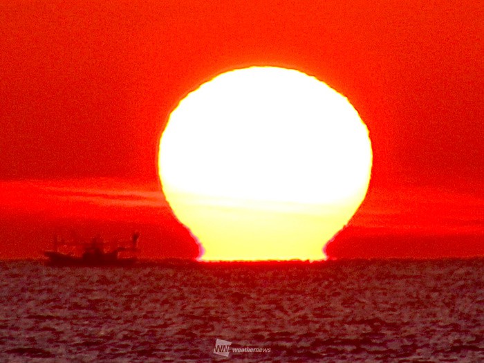 
だるま朝日　青森県でくびれた太陽が登場
        