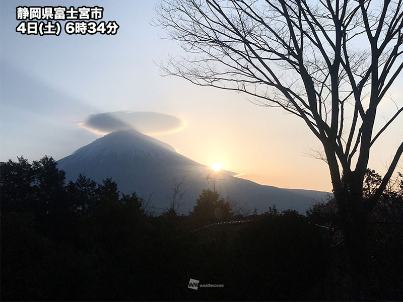 
富士山に「笠雲」出現　天気が崩れる予兆
        