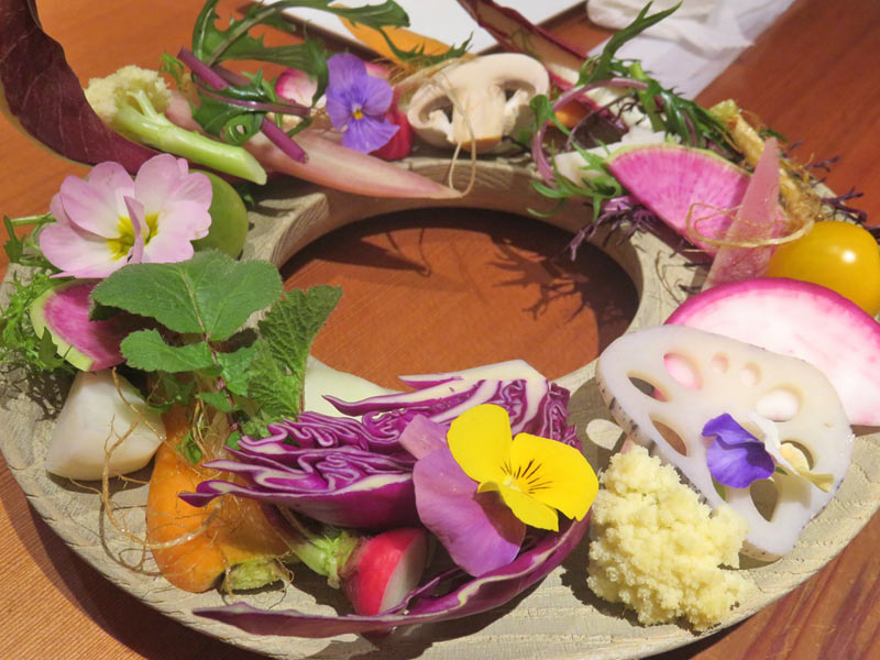 
栄養豊富な食用花(エディブルフラワー)で、春の食卓を華やかに
        