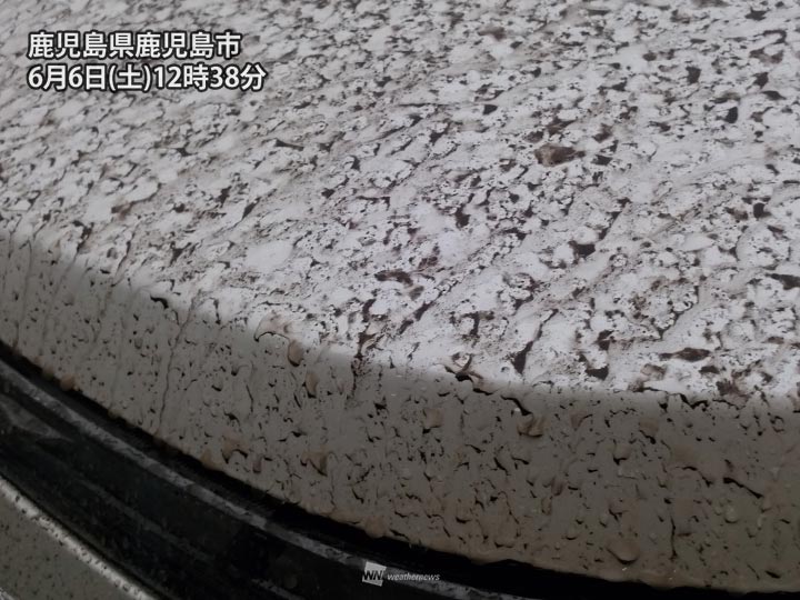 
鹿児島・桜島で噴火　鹿児島市は灰混じりの雨「灰雨」に
        