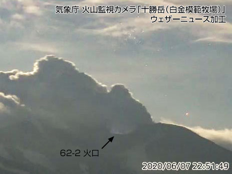 
火山　十勝岳で火口付近が明るく見える現象　62-2火口では20年ぶりに観測
        