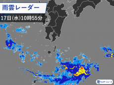 
九州や四国は段々雨が降り出す　種子島や屋久島は激しい雨に
        