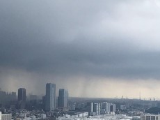 
東京や横浜で局地的な強い雨　夕方の部分日食も微妙か
        