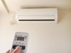 
エアコンの節約術 冷房とドライ、電気代はどっちが安い？
        