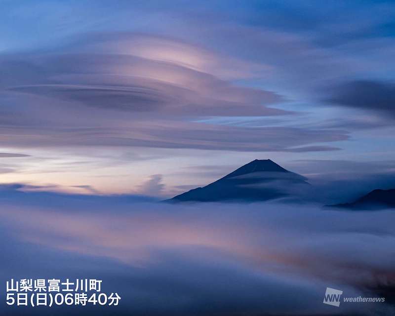 
富士山に巨大な「吊るし雲」が発生
        