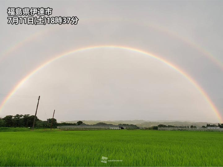 福島で雷雨の後に鮮やかなダブルレインボー