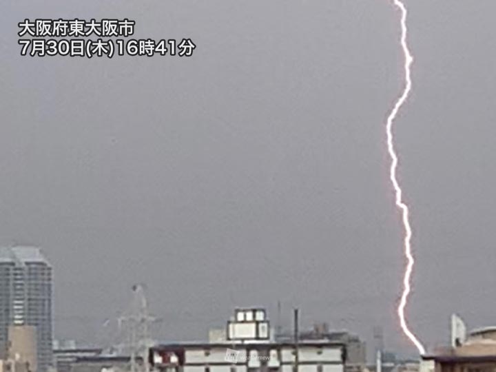 大阪を襲うゲリラ豪雨　道路冠水や落雷に警戒