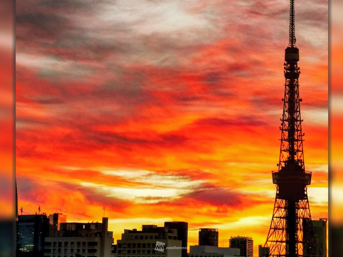 東京など関東周辺で真っ赤な朝焼け　雲が鮮やかに染まる