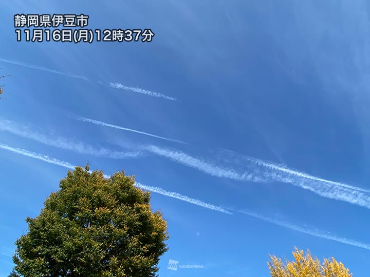 関東や東海で長く伸びる飛行機雲　天気の崩れにはつながらず