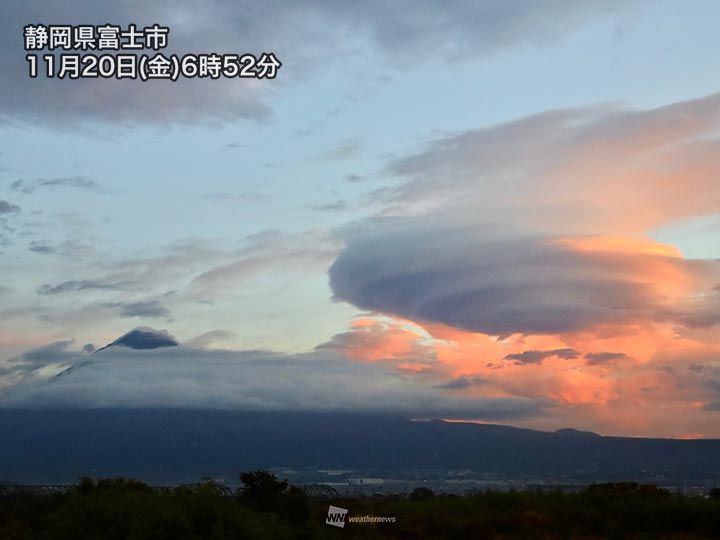 富士山近くに巨大なつるし雲出現　寒冷前線に吹き込む強風が要因