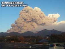 霧島山 新燃岳噴火から10年　危険な「準プリニー式噴火」とその後