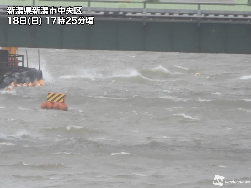 北陸や東北日本海側は今夜遅くにかけても暴風雨に警戒