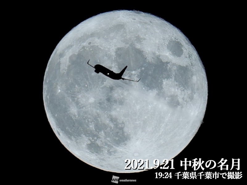 夜空に輝く満月・中秋の名月