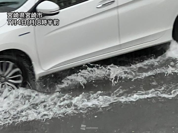 宮崎で50mm/h超の非常に激しい雨　東日本も活発な雨雲