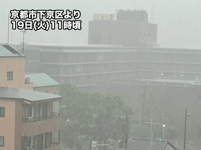 大阪や京都で土砂降りの雨　夕方にかけて冠水などに警戒を