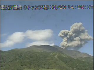 鹿児島 諏訪之瀬島　噴火警戒レベル3（入山規制）に引き上げ　爆発が多発