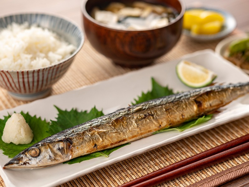 筋に逆らわずに食べるのがポイント プロが教える 焼き魚のキレイな食べ方 記事詳細 Infoseekニュース