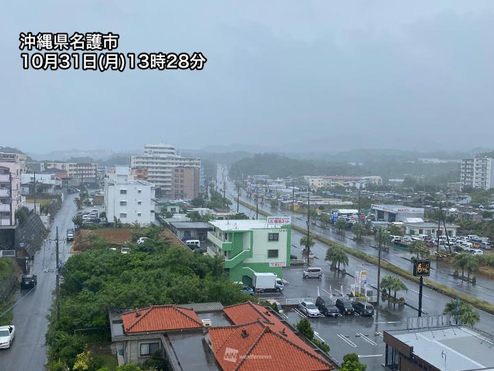 沖縄本島も土砂降りの雨　宮古島では24時間雨量200mm超える