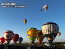 青空に飛び立つバルーン　佐賀「バルーンフェスタ」3年ぶりに開催