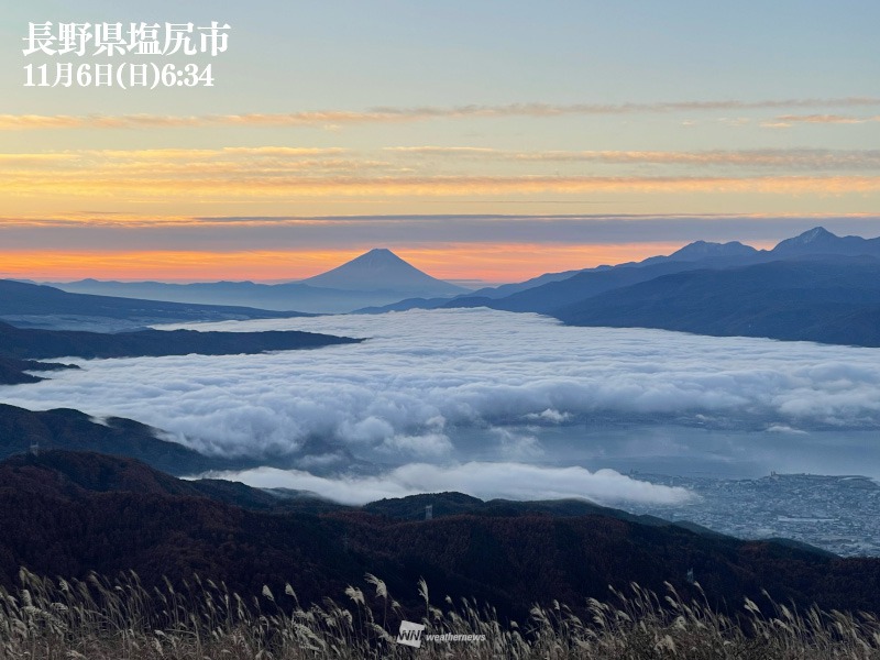 長野県・諏訪湖の周辺に雲海出現　幻想的な秋の風物詩