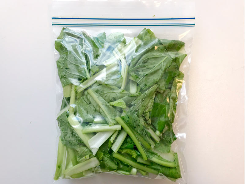 ゆでずに冷凍でOK！ 旬の小松菜、冷凍保存が最もオススメの理由