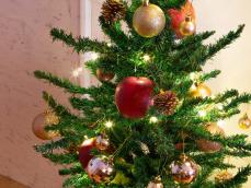 クリスマスツリーの最古の飾りはりんごだった？ クリスマスとりんごの深い関係