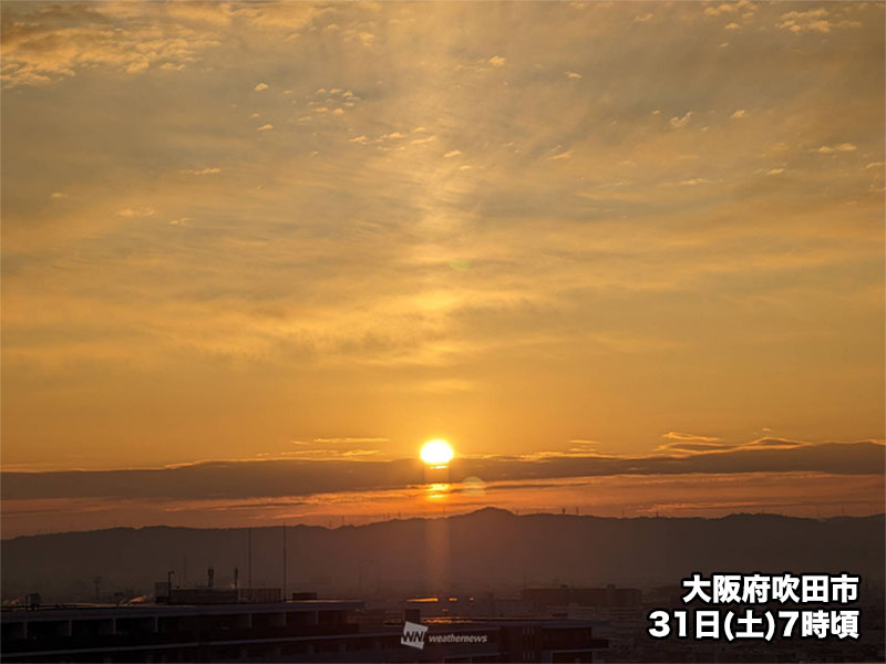 大阪など明けの空に輝くサンピラー(太陽柱)が出現