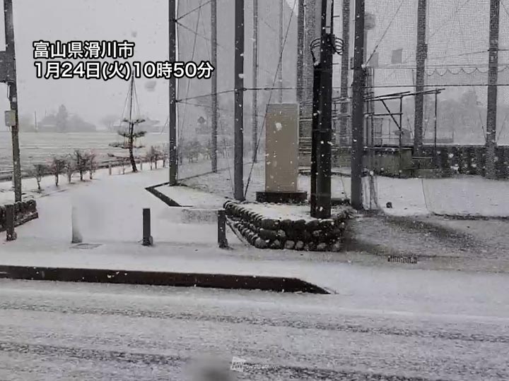 北陸は雨から雪に変わり一気に積雪　午後は激しい雪に厳重警戒を