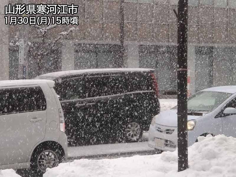 北陸から東北に雪雲広がる　今夜にかけて荒天に警戒