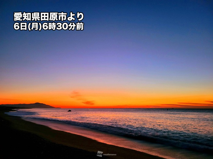 空に鮮やかなグラデーション　朝焼けでオレンジに染まる空