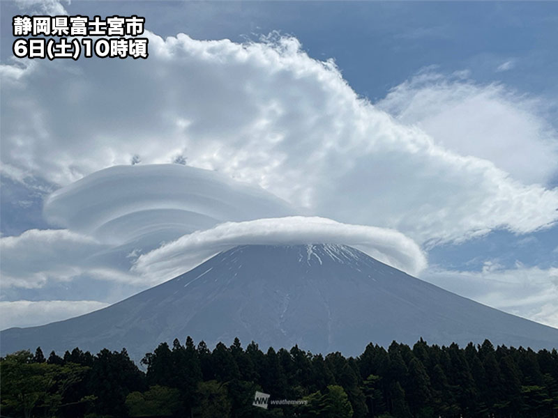 富士山に笠雲や吊るし雲　天気下り坂のサイン