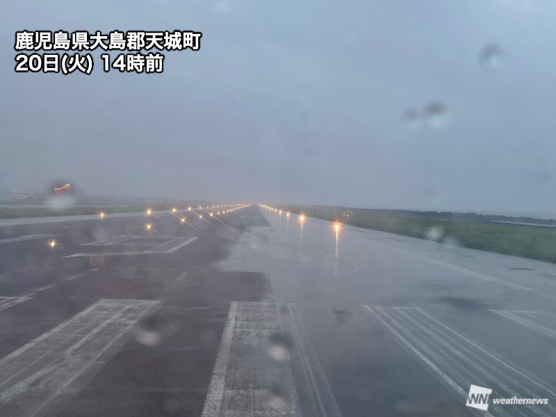 奄美大島で雷を伴った土砂降りの雨　明日にかけて断続的な強雨に注意