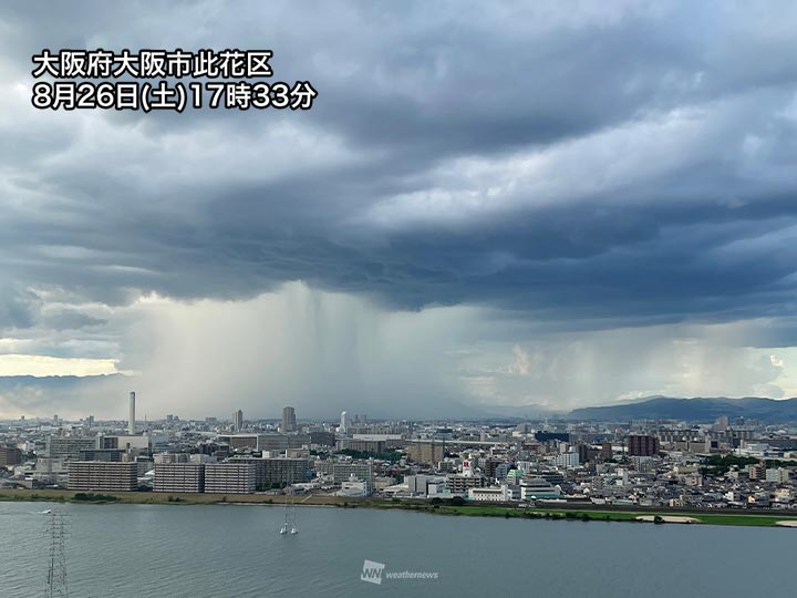 大阪や兵庫など関西で雷雨　今夜にかけて道路冠水や落雷に注意