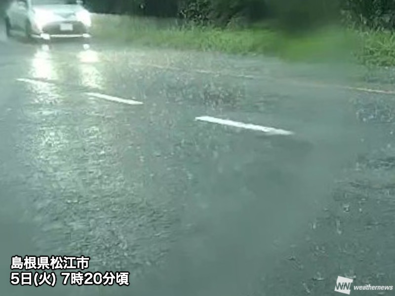 山陰は激しい雨で道路冠水も　午後は西日本太平洋側で強雨に