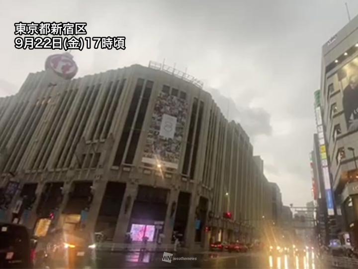 東京都心などで強い雨　帰宅時間帯を狙い撃ち