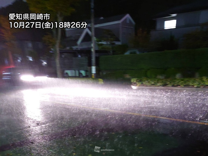 名古屋など東海で土砂降りの雨　運転中の視界不良や落雷に注意