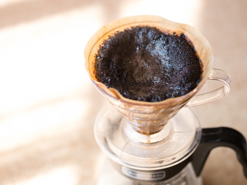 脱臭効果が炭の5倍にもなる、コーヒーかすの再利用法