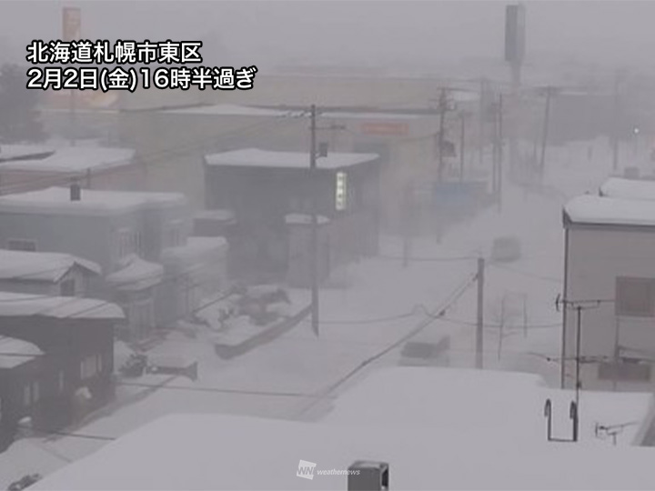 札幌市内に活発な雪雲　吹雪や強い雪による視界不良に注意