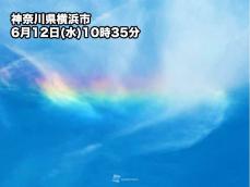 上空に淡い虹色の帯　「環水平アーク」が関東の空に出現