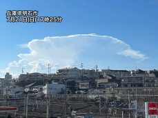 兵庫県で大きな「かなとこ雲」がみられる　北部では雷雨に