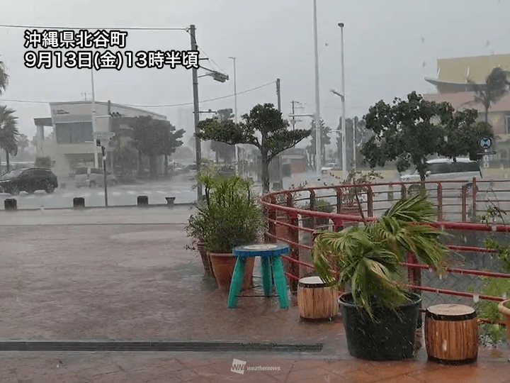 沖縄や奄美で局地的に強い雨　台風13号の接近前から影響