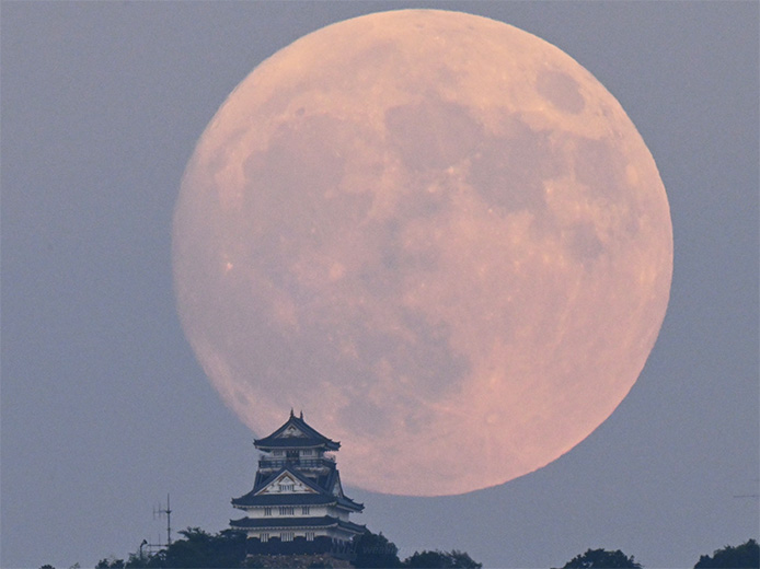 ＜写真＞中秋の名月2024　満月目前の十五夜お月さまが昇る