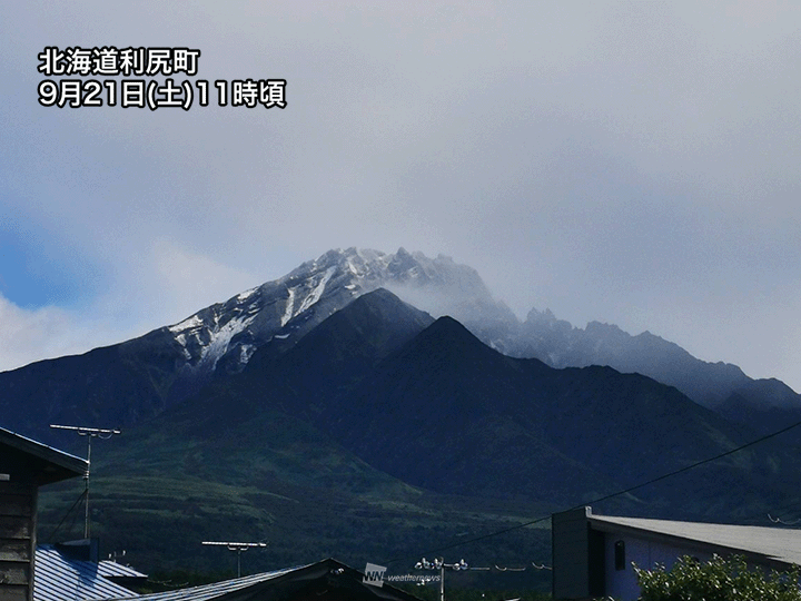 北海道の山では雪が降る　利尻山などで冠雪した様子も