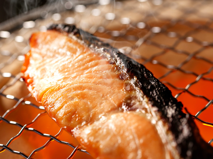 美味しい魚の焼き方　焼き始めの身の向きは？