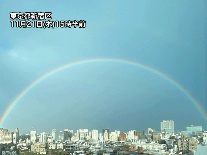 東京都心で鮮やかな虹が出現　ようやく天気回復して日差し届く