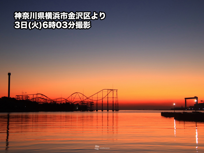 関東では空が鮮やかなグラデーションに　日の出前にオレンジ色の朝焼け