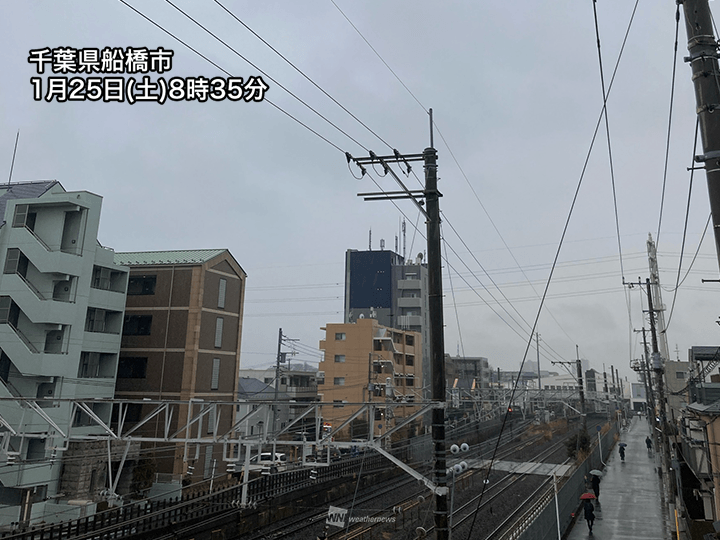 関東は昼頃まで雨が残る　午後は天気回復も気温は低め