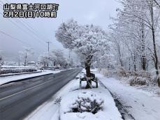 関東甲信の山沿いは雪化粧　平野部は冷たい雨に