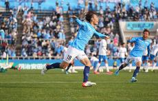 横浜FCの小川航基が初代MVP！ 得点王にも輝き個人三冠《2022J2リーグアウォーズ》